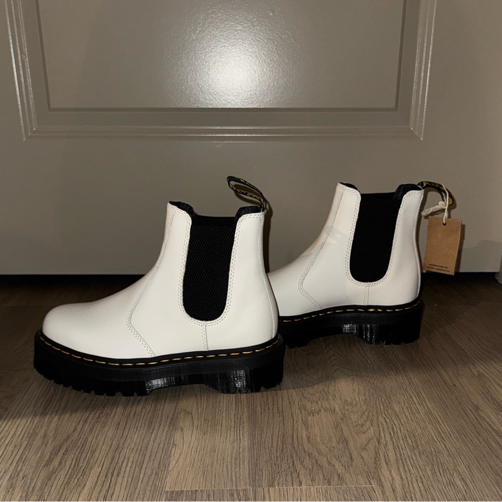 Dr. Martens 2976 Smooth Platform White